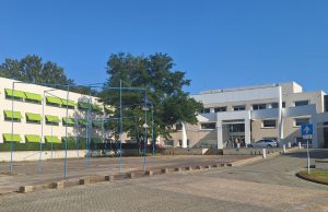 Marijke Blauw verdwijnt bij Gemeentehuis Marijke Blauw verdwijnt bij Gemeentehuis