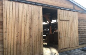 Nieuwe staldeuren voor Herenboeren Willemshoeve Nieuwe staldeuren voor Herenboeren Willemshoeve