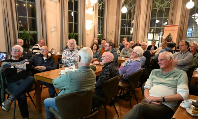 Originele kleur Tensenbus herontdekt en sponsorboek gelanceerd