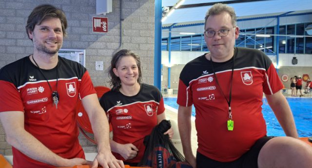 Trainers Pim Smit, Els Heemskerk en Bart Leenen - Schoolwaterpolotoernooi bij Duinkikkers in Soest