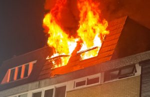 Woning volledig uitgebrand na explosies in Soest Foto's: NieuwsPersFotografie