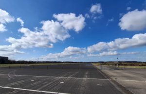 Eurocommissaris inspecteert PFAS-locatie vliegbasis Soesterberg Eurocommissaris inspecteert PFAS-locatie vliegbasis Soesterberg