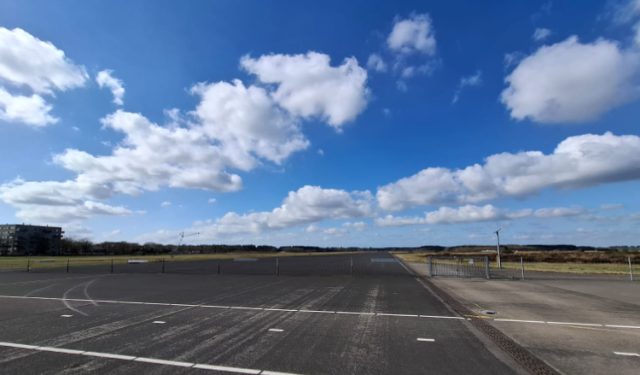 Eurocommissaris inspecteert PFAS-locatie vliegbasis Soesterberg Eurocommissaris inspecteert PFAS-locatie vliegbasis Soesterberg