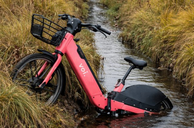 Foto ter illustratie - Groeiende ergernis over zwervende deelfietsen in Soest