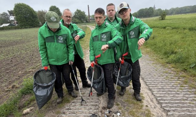 Foto: Facebook - Toenemend zwerfafval op nieuw zandpad op de Engh Soest