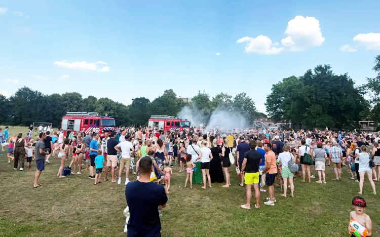 Brandweer organiseert groot watergevecht op de Engh in Soest