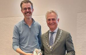 Matthias Noorlander plaatsvervangend raadsvoorzitter in Soest Matthias Noorlander (links) plaatsvervangend raadsvoorzitter in Soest