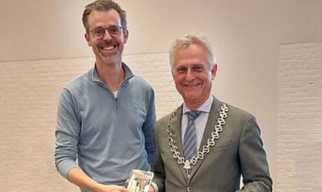 Matthias Noorlander (links) plaatsvervangend raadsvoorzitter in Soest